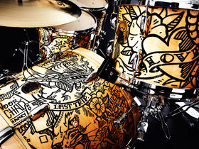 Chad Smith’s Pearl drumkit gets a tattoo